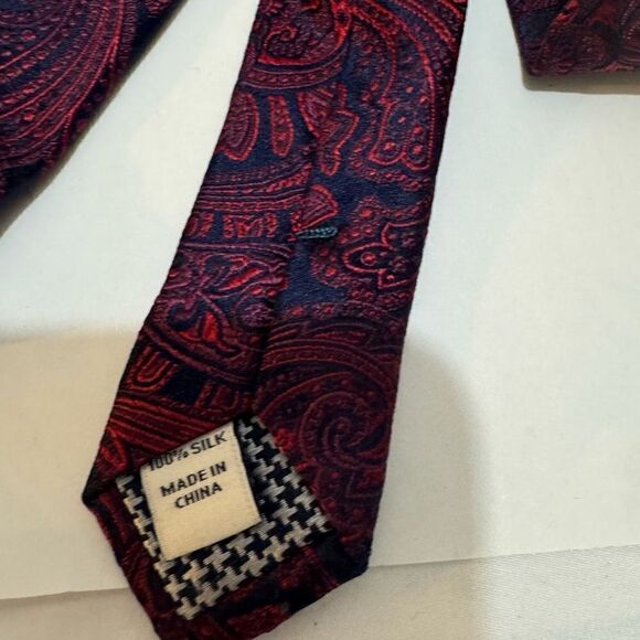 Jos. A. Bank Necktie Rust Blue Paisley Silk tie - Picture 6 of 6